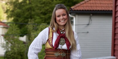 Humanetiker Emilie mobbet i 17. mai-tog. - De ropte «Jesus elsker alle barna» inn i øret mitt